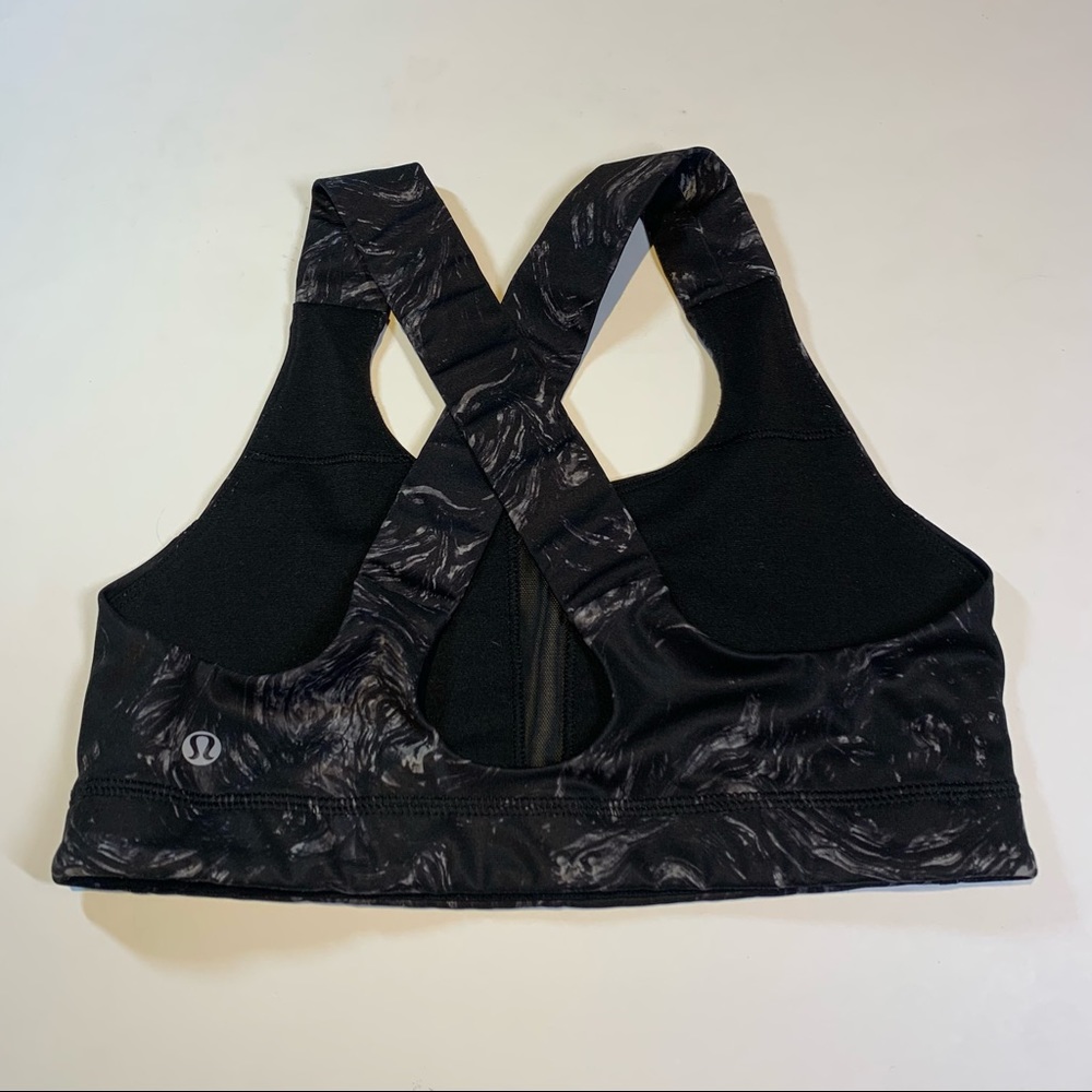 Sz. 6 Lululemon black X back sports bra with white swirl pattern